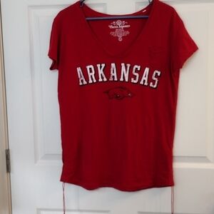 ARKANSAS RAZORBACKS Red V-Neck Tee, L